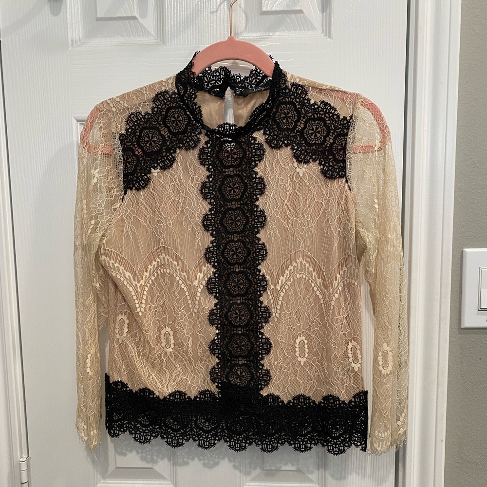 BKE Signature lace top small